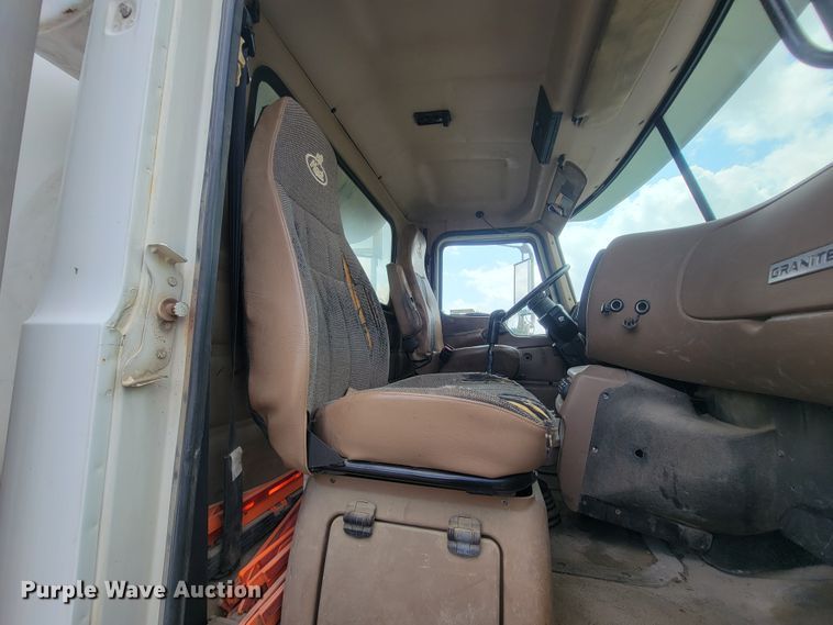 image for item IF9882 2003 Mack CV713  ready mix truck