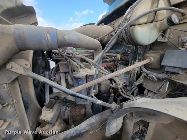 image for item IF9882 2003 Mack CV713  ready mix truck