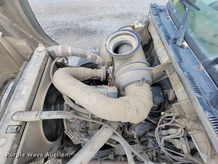 image for item IF9882 2003 Mack CV713  ready mix truck