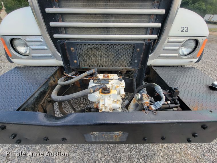 image for item IF9882 2003 Mack CV713  ready mix truck