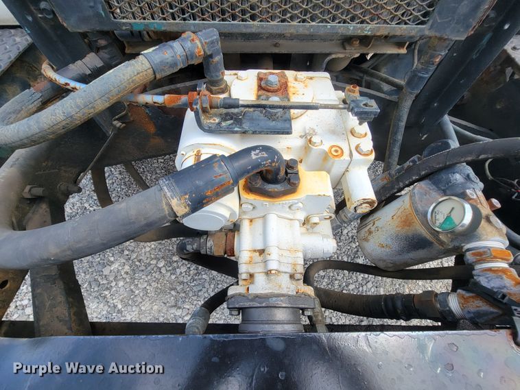 image for item IF9882 2003 Mack CV713  ready mix truck