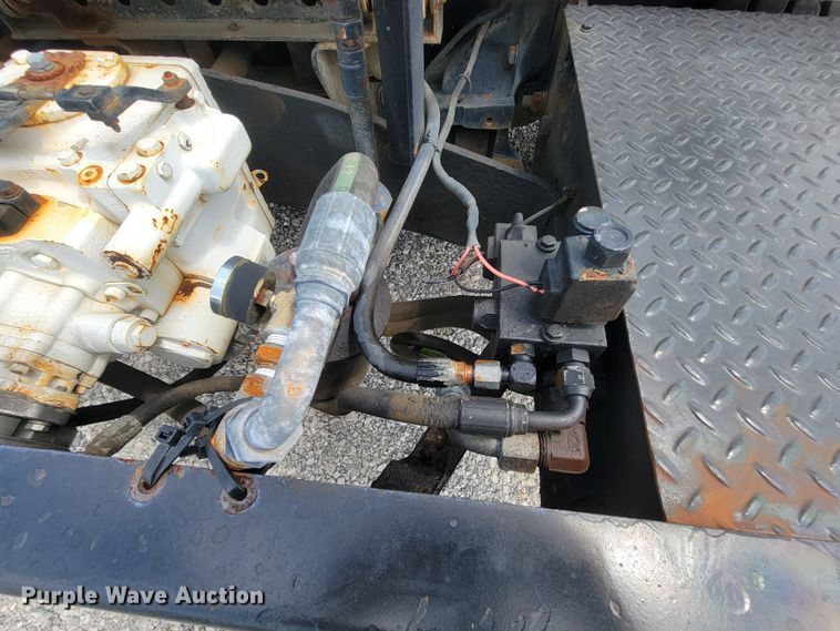 image for item IF9882 2003 Mack CV713  ready mix truck