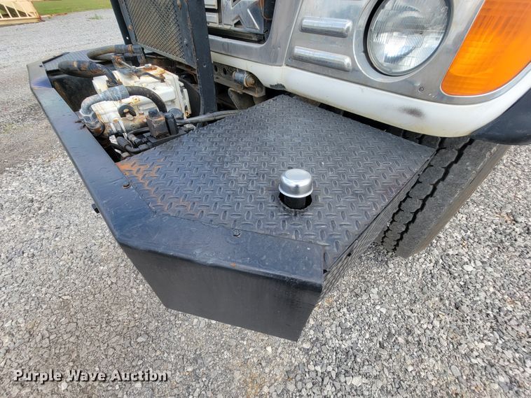 image for item IF9882 2003 Mack CV713  ready mix truck