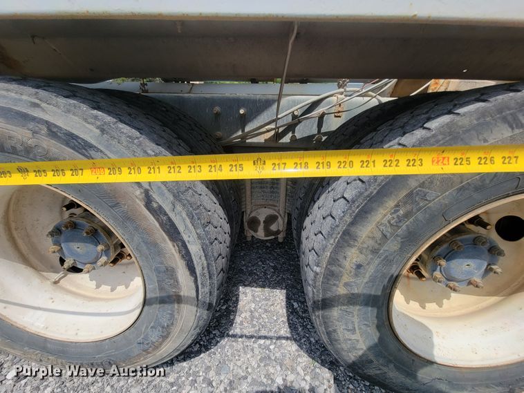 image for item IF9882 2003 Mack CV713  ready mix truck