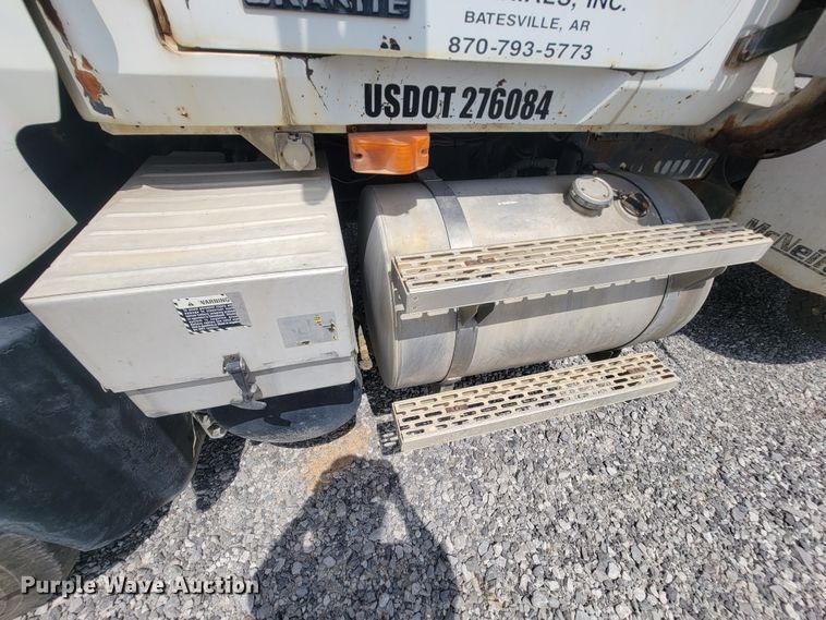 image for item IF9882 2003 Mack CV713  ready mix truck