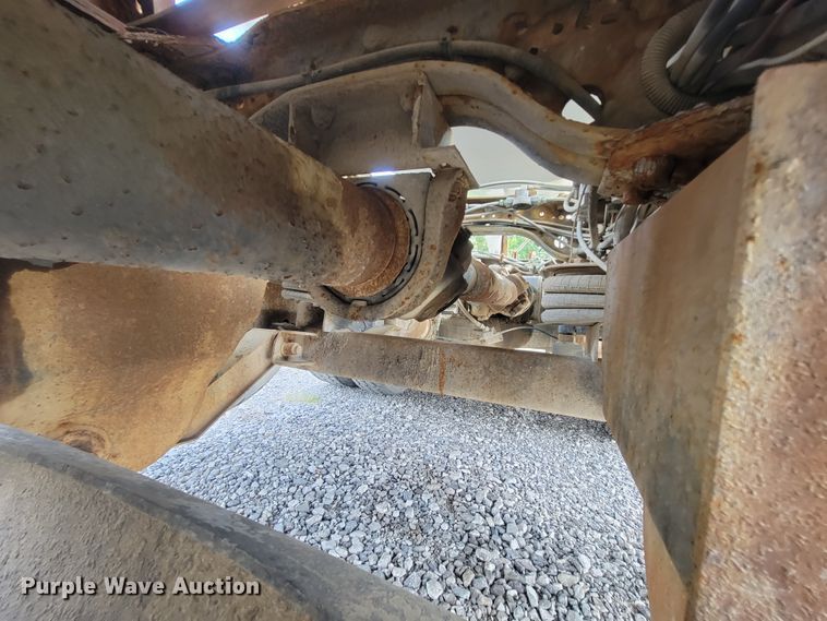 image for item IF9882 2003 Mack CV713  ready mix truck