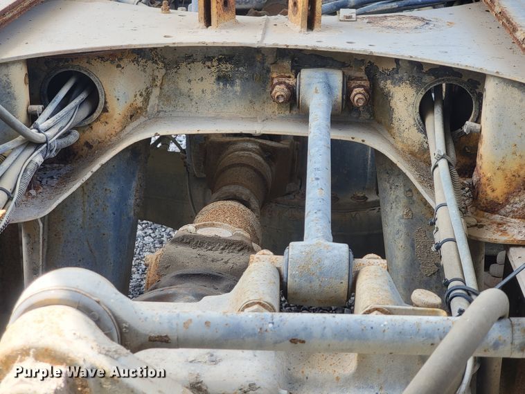 image for item IF9882 2003 Mack CV713  ready mix truck