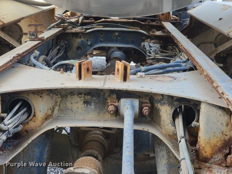 image for item IF9882 2003 Mack CV713  ready mix truck