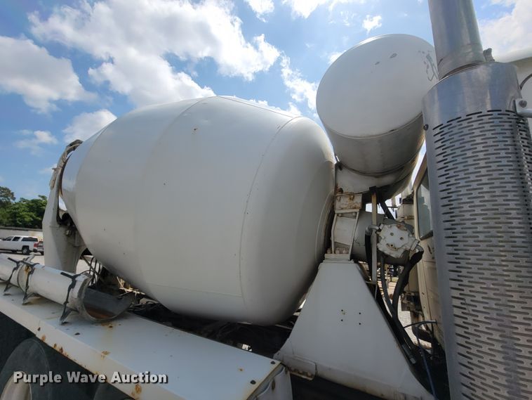 image for item IF9882 2003 Mack CV713  ready mix truck