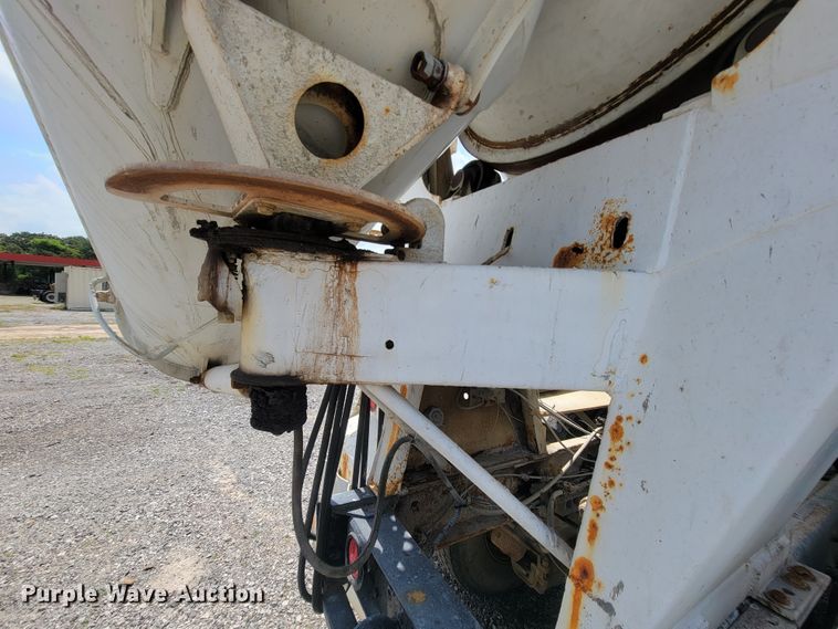 image for item IF9882 2003 Mack CV713  ready mix truck