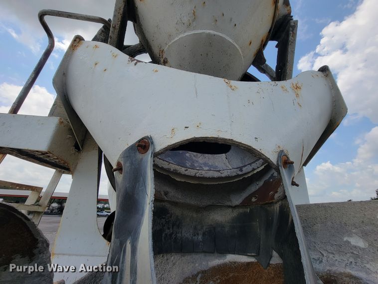 image for item IF9882 2003 Mack CV713  ready mix truck