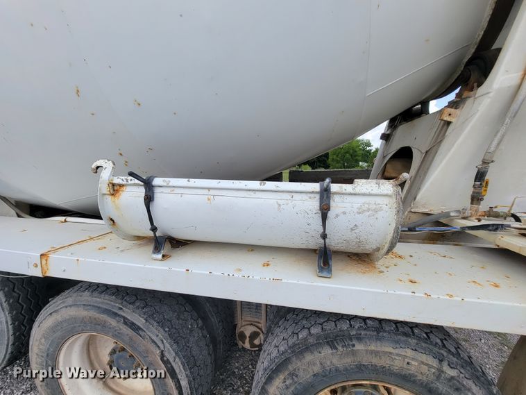 image for item IF9882 2003 Mack CV713  ready mix truck