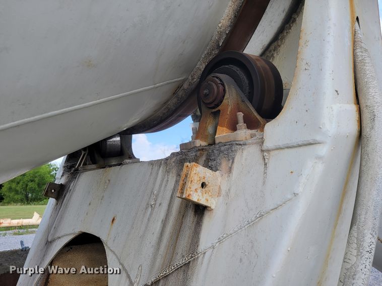 image for item IF9882 2003 Mack CV713  ready mix truck