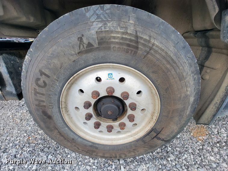 image for item IF9882 2003 Mack CV713  ready mix truck