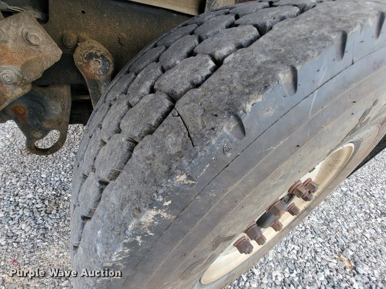 image for item IF9882 2003 Mack CV713  ready mix truck