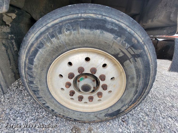 image for item IF9882 2003 Mack CV713  ready mix truck