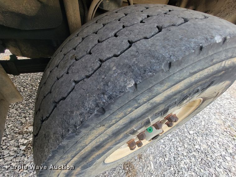 image for item IF9882 2003 Mack CV713  ready mix truck