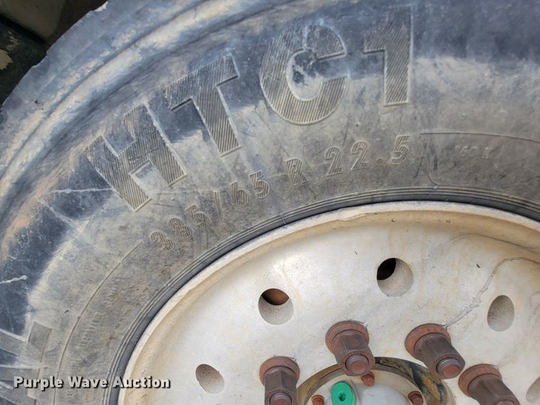 image for item IF9882 2003 Mack CV713  ready mix truck