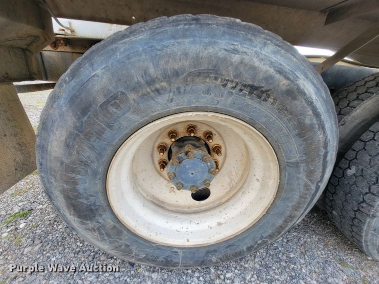 image for item IF9882 2003 Mack CV713  ready mix truck