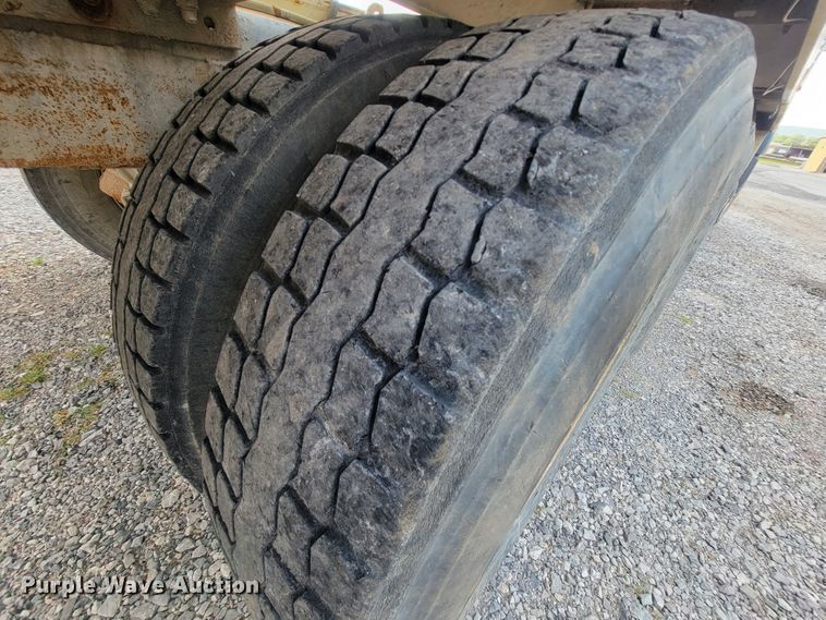 image for item IF9882 2003 Mack CV713  ready mix truck