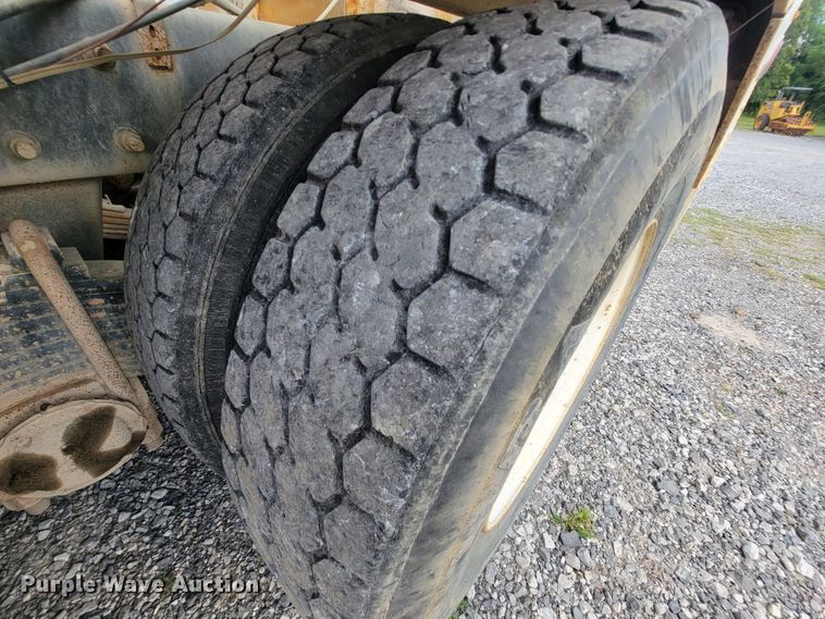 image for item IF9882 2003 Mack CV713  ready mix truck