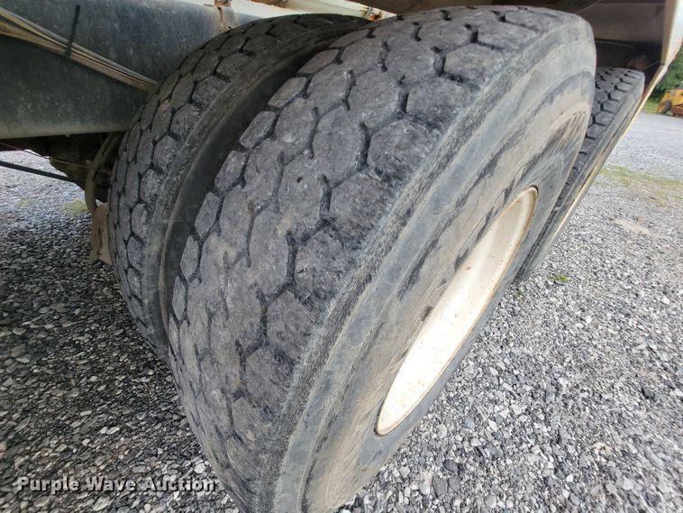 image for item IF9882 2003 Mack CV713  ready mix truck