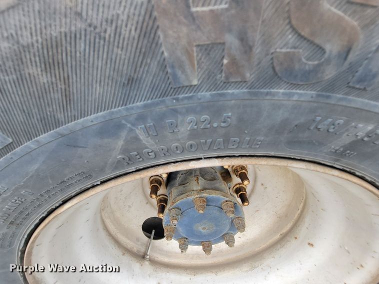 image for item IF9882 2003 Mack CV713  ready mix truck