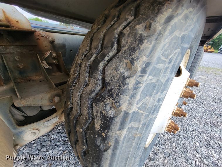 image for item IF9882 2003 Mack CV713  ready mix truck