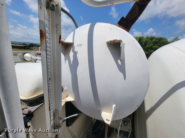 image for item IF9882 2003 Mack CV713  ready mix truck