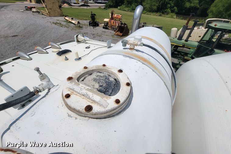 image for item IF9882 2003 Mack CV713  ready mix truck