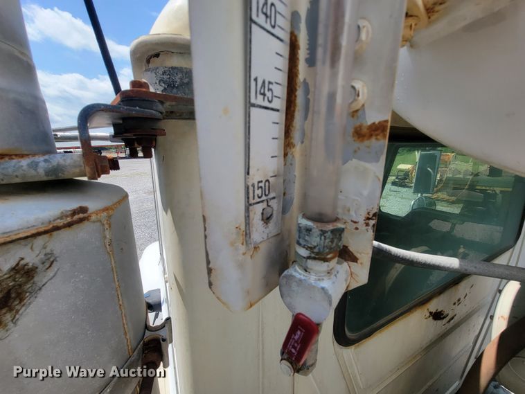 image for item IF9882 2003 Mack CV713  ready mix truck