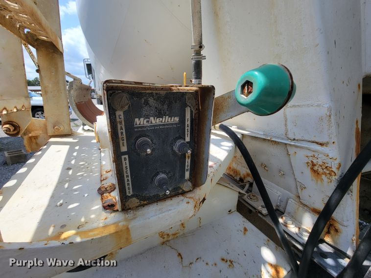 image for item IF9882 2003 Mack CV713  ready mix truck