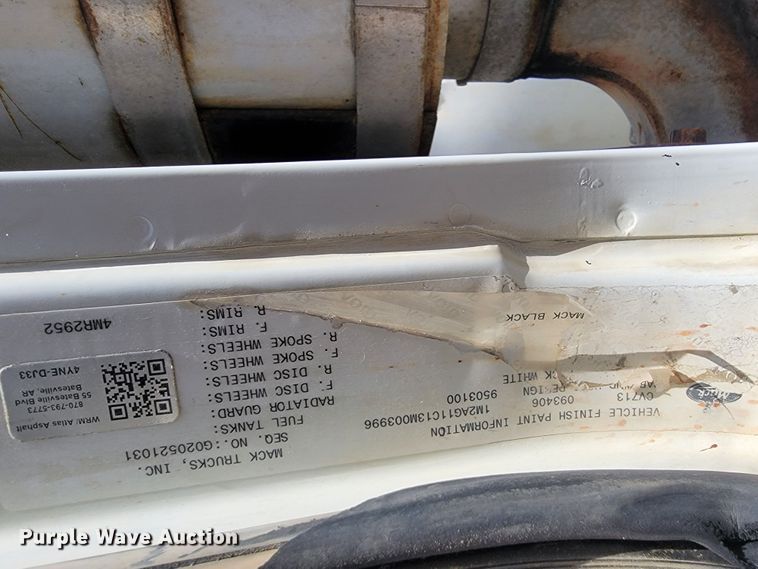 image for item IF9882 2003 Mack CV713  ready mix truck