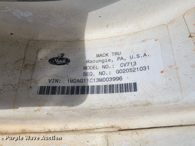 image for item IF9882 2003 Mack CV713  ready mix truck