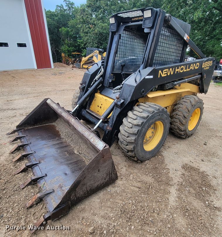 image for item IF9931 1998 New Holland LX885  skid steer loader
