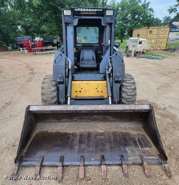 image for item IF9931 1998 New Holland LX885  skid steer loader