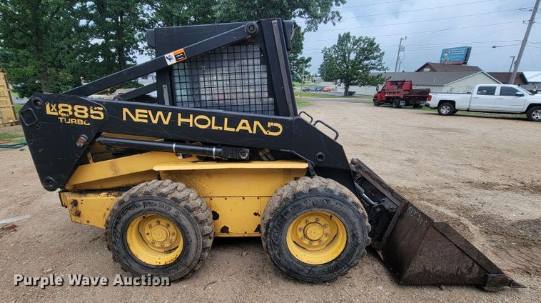 image for item IF9931 1998 New Holland LX885  skid steer loader
