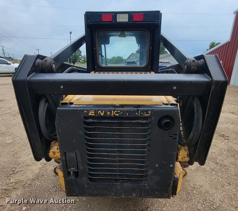 image for item IF9931 1998 New Holland LX885  skid steer loader