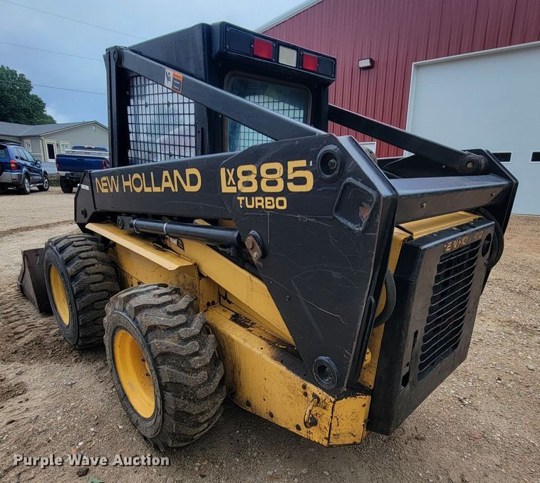 image for item IF9931 1998 New Holland LX885  skid steer loader