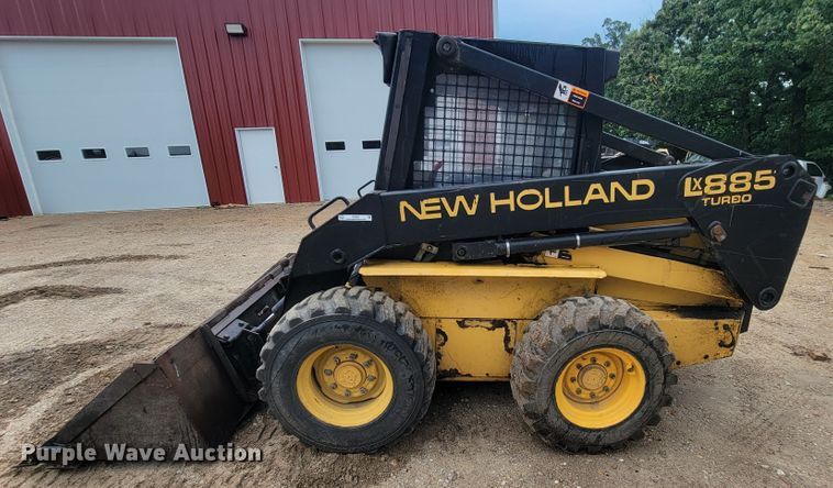 image for item IF9931 1998 New Holland LX885  skid steer loader