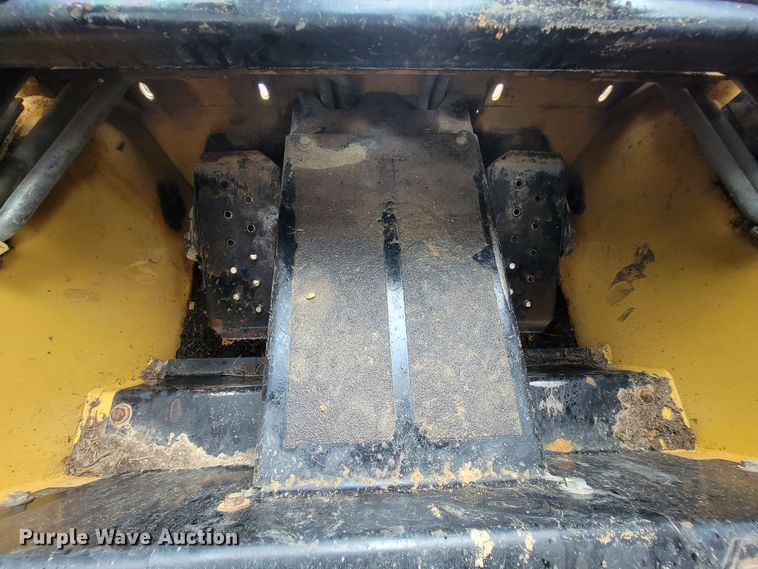 image for item IF9931 1998 New Holland LX885  skid steer loader