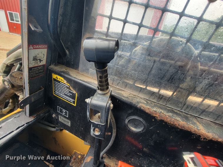 image for item IF9931 1998 New Holland LX885  skid steer loader