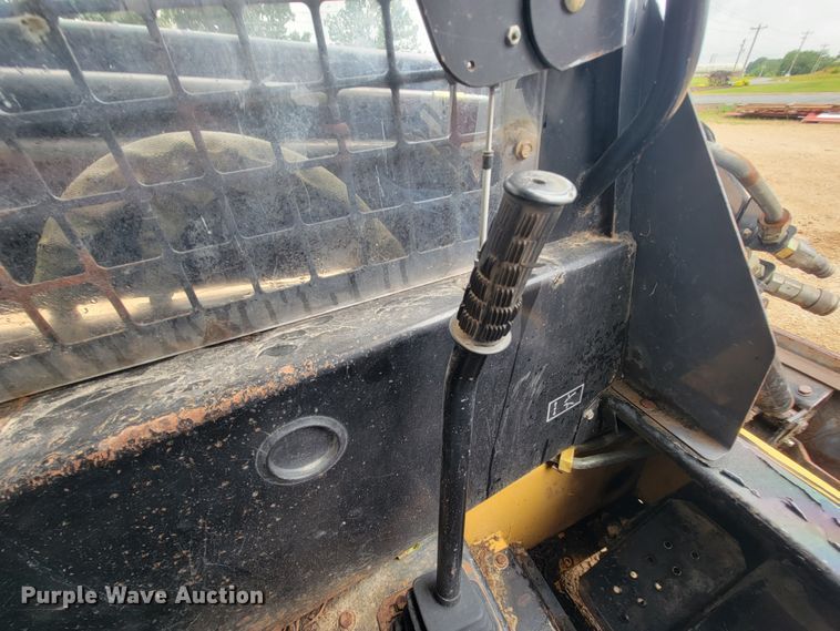 image for item IF9931 1998 New Holland LX885  skid steer loader