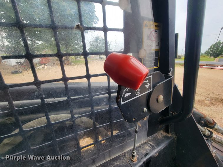 image for item IF9931 1998 New Holland LX885  skid steer loader