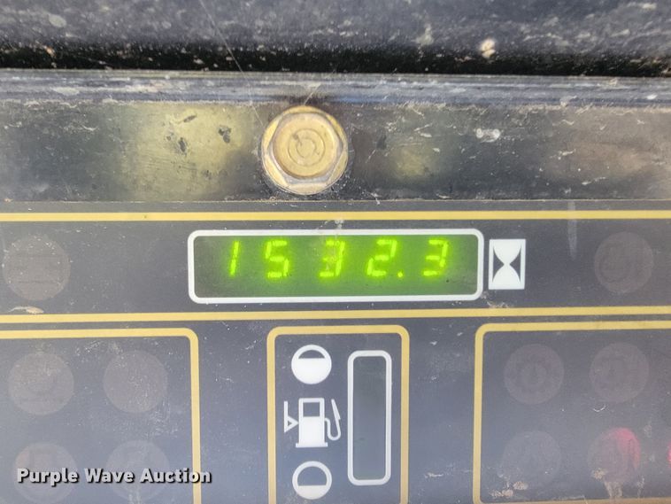 image for item IF9931 1998 New Holland LX885  skid steer loader