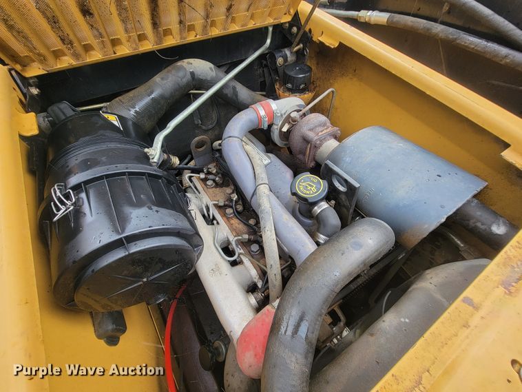 image for item IF9931 1998 New Holland LX885  skid steer loader