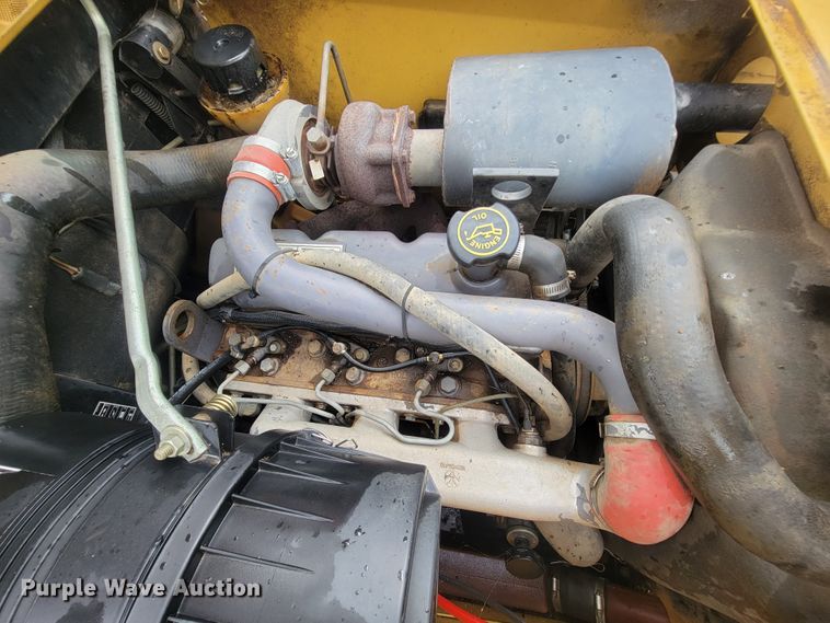 image for item IF9931 1998 New Holland LX885  skid steer loader