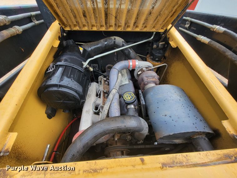 image for item IF9931 1998 New Holland LX885  skid steer loader