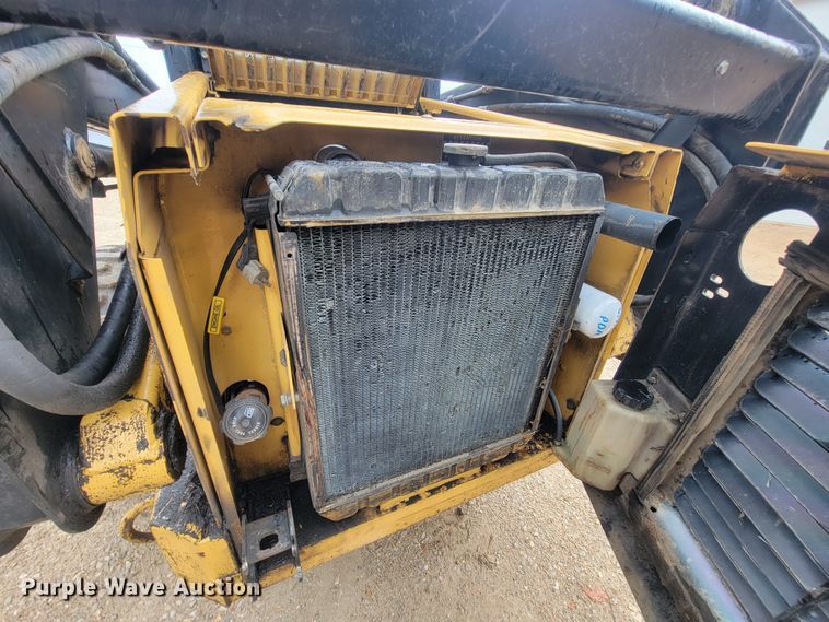 image for item IF9931 1998 New Holland LX885  skid steer loader