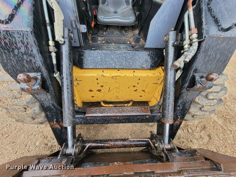 image for item IF9931 1998 New Holland LX885  skid steer loader